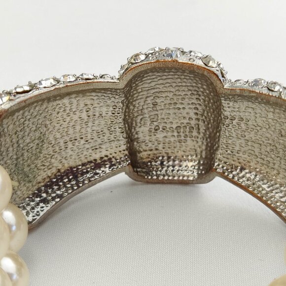 1970s Vintage Stretch Bracelet Featuring a Rhinestone Bow - Picture 4 of 6